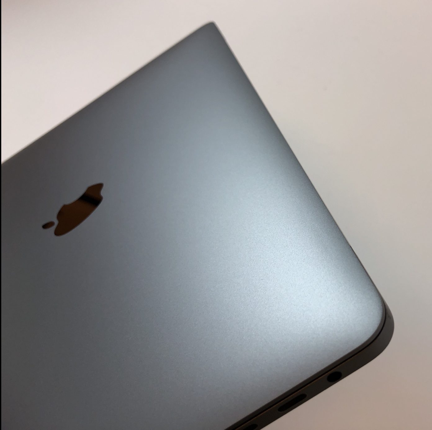 macbook pro mid 2017 space grey unboxing macbook pro mid 2017 space grey unboxing